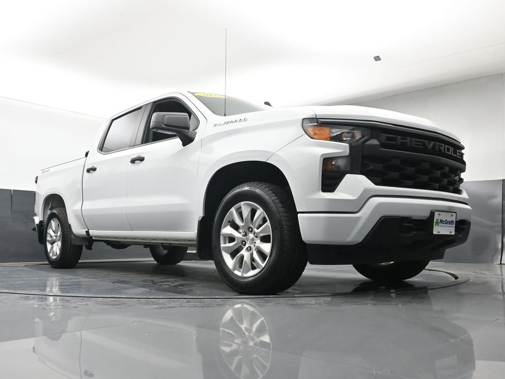 Used 2023 White Chevrolet Custom image 26