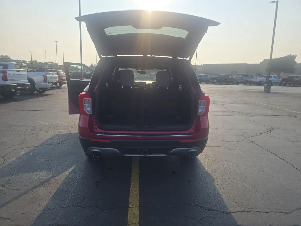 Used 2020 Red Metallic Ford Limited image 22