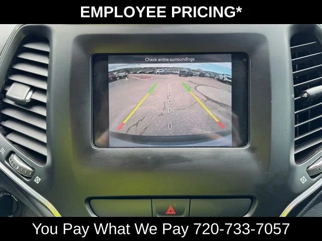 Used 2019 Silver Jeep Latitude image 32