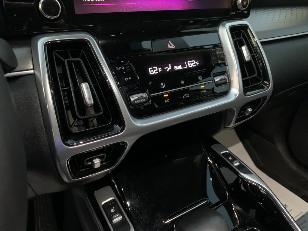 Used 2022 Silver Kia SX image 25