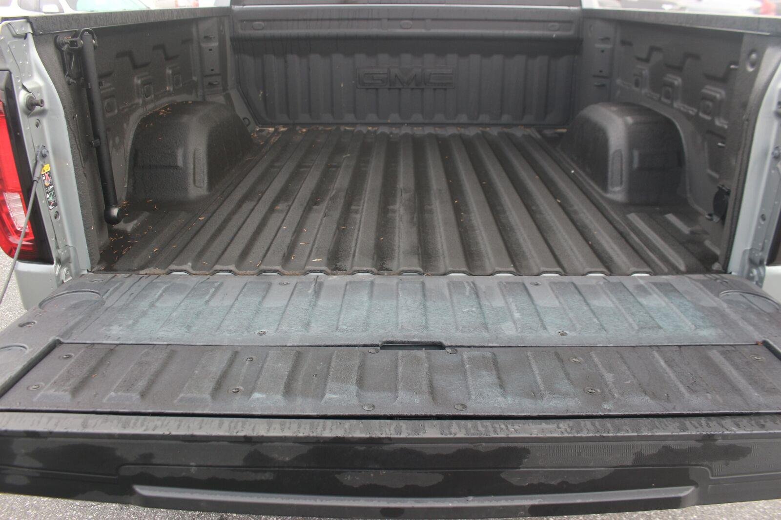 Used 2025 Sterling Metallic GMC AT4 image 13
