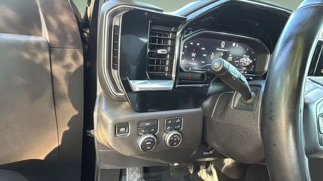 Used 2025 Onyx Black GMC SLT image 22
