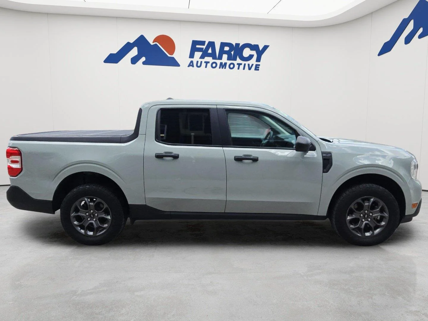 Used 2024 Cactus Gray Ford XLT image 4