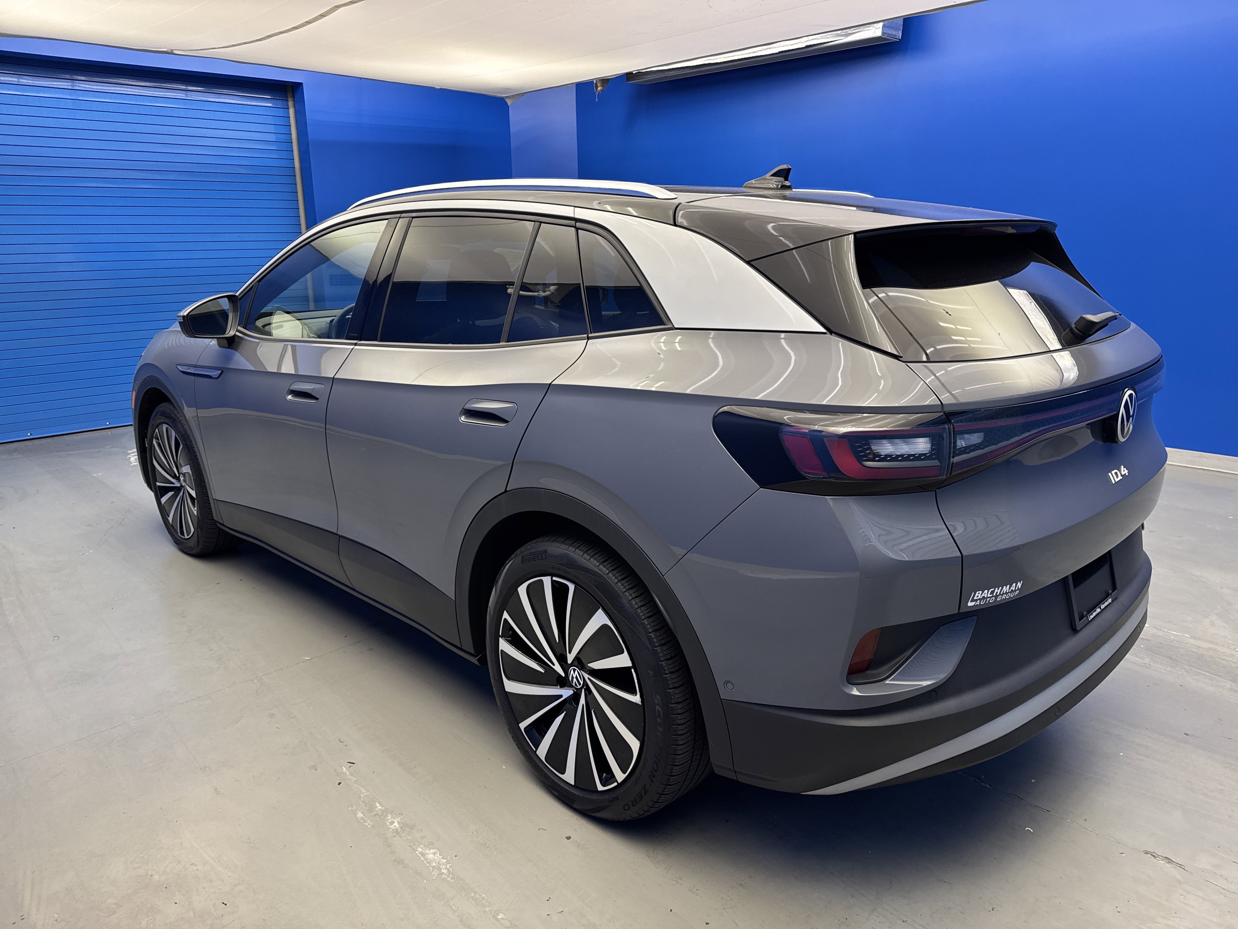 2023 Volkswagen ID.4 Pro Plus photo 3