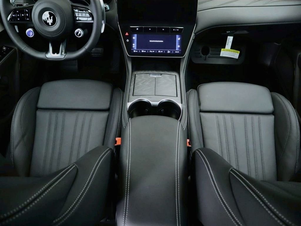Used 2025 Bianco Astro Metallic Maserati Base image 17