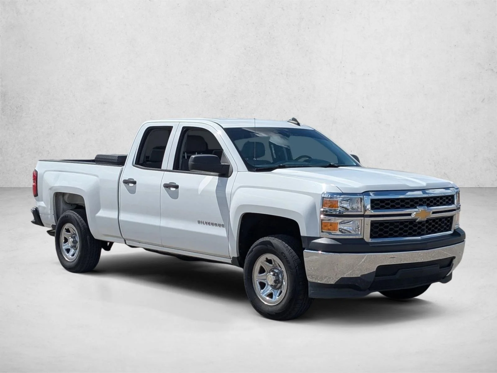 Used 2015 Summit White Chevrolet LS image 3