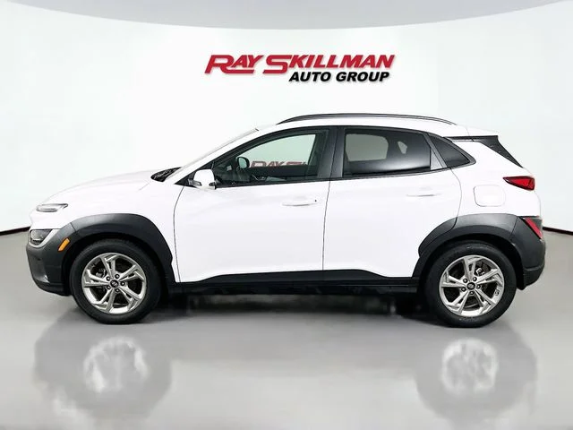 Used 2023 White Hyundai SEL image 4