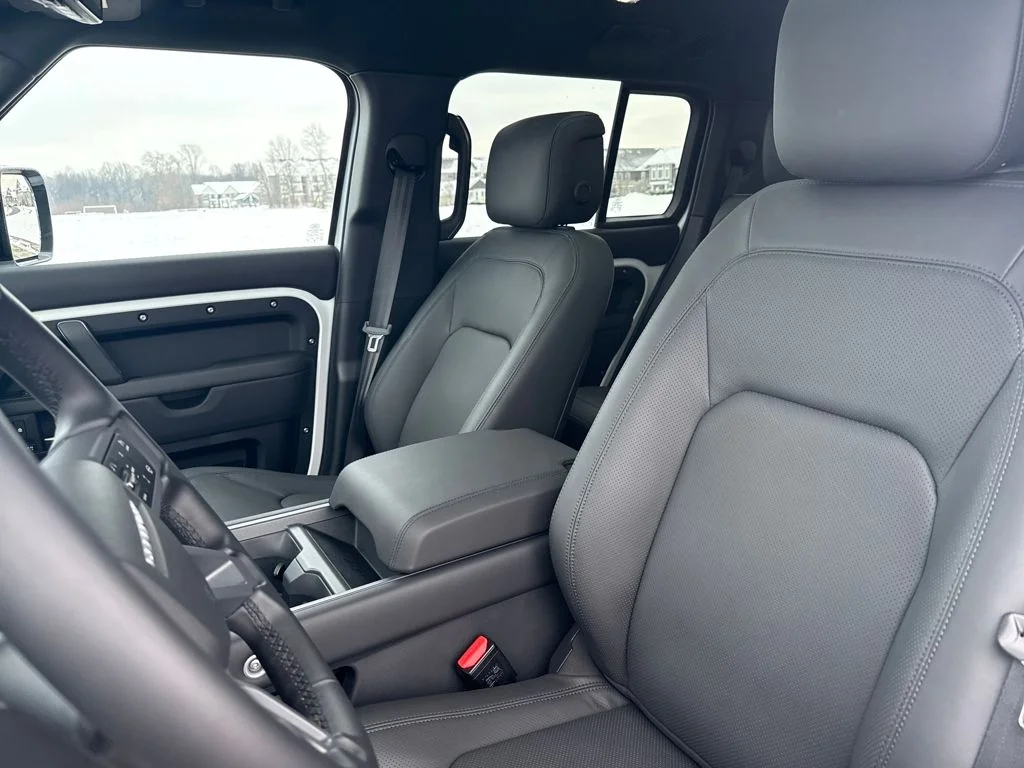 2025 Land Rover Defender X-Dynamic SE - Photo 9