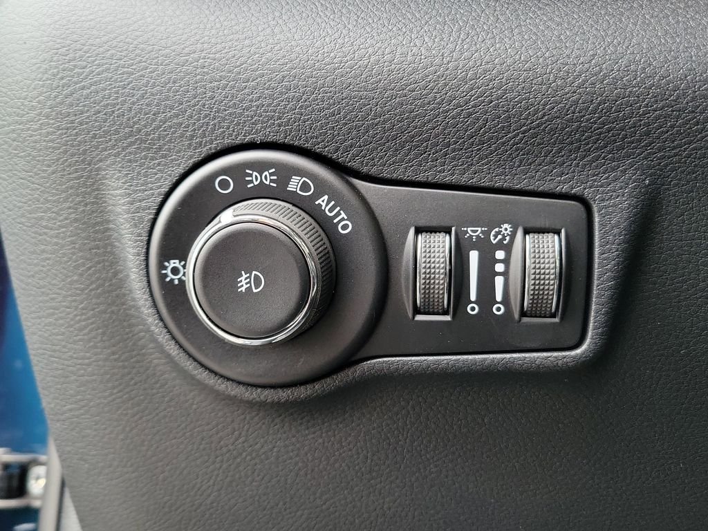 New 2026 Fathom Blue Pearl Coat Jeep Latitude image 20