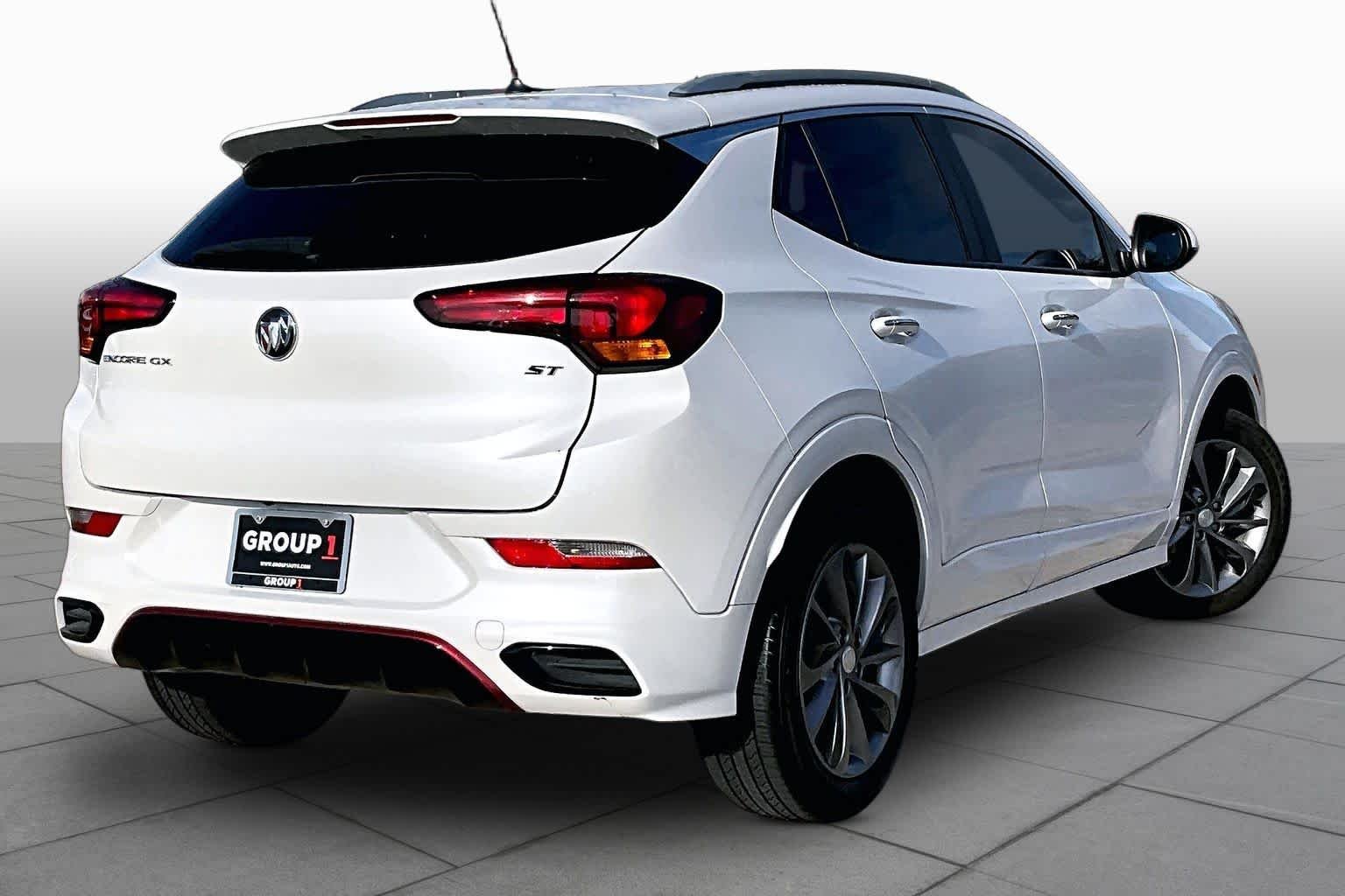 Used 2022 WHITE FROST TRICOAT Buick Select image 13