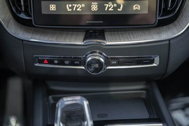 2026 Volvo XC60 Plus - Photo 22