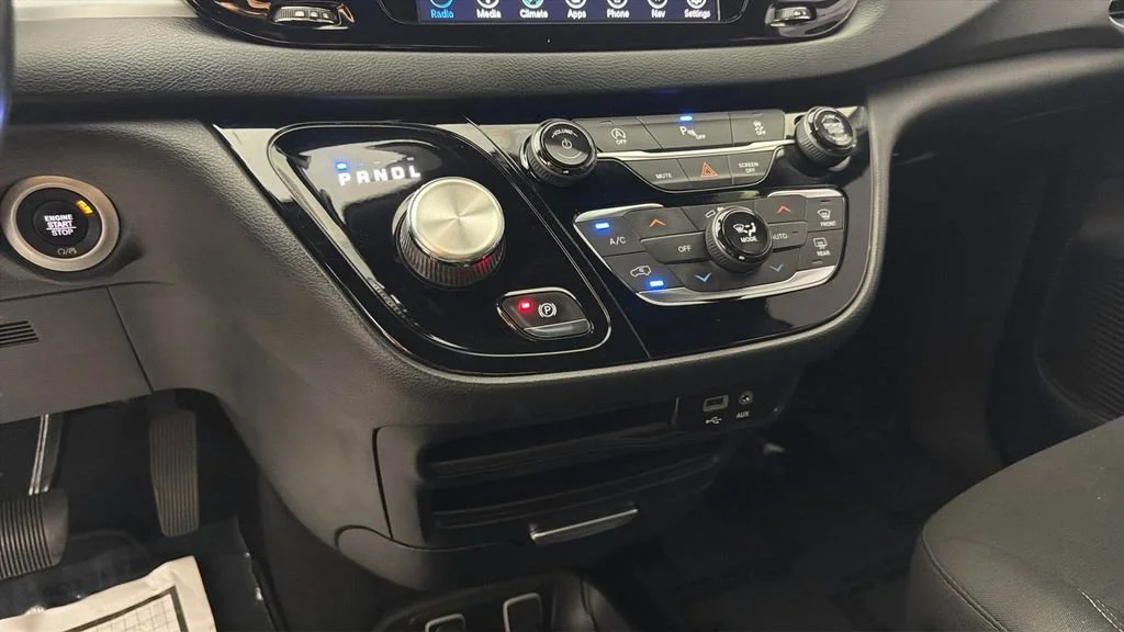 Used 2019 White Chrysler Touring Plus image 23