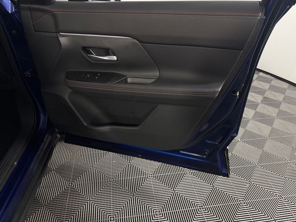 Used 2025 Deep Blue Pearl Nissan SR image 31