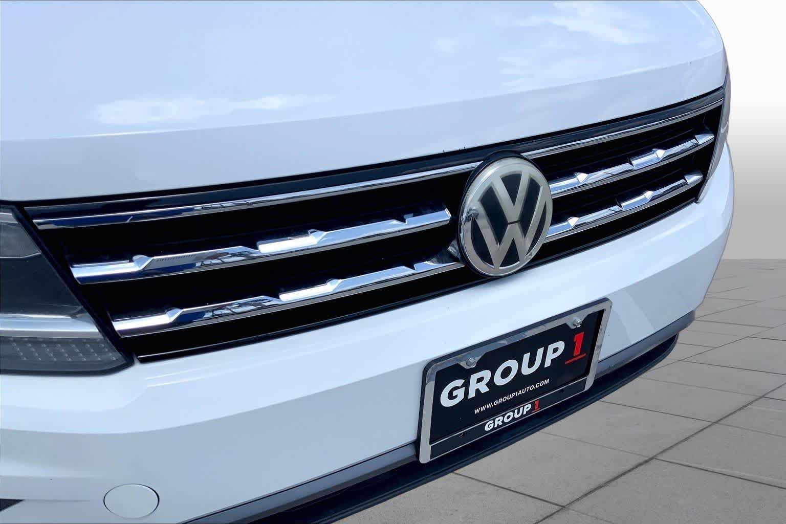 Used 2019 Pure White Volkswagen SE image 29