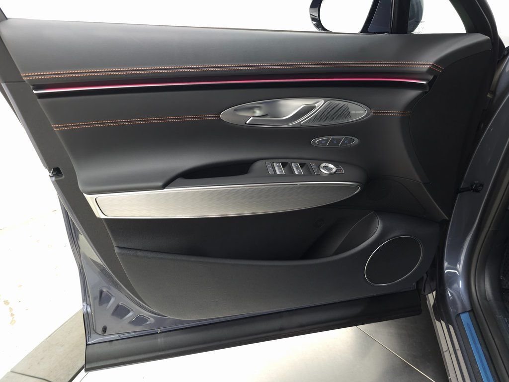 New 2026 Blue Genesis 2.5T SPORT PRESTIGE image 9