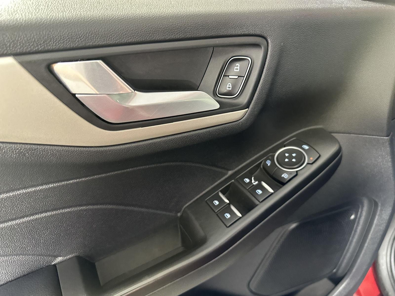 Used 2022 Rapid Red Metallic Tinted Clearcoat Ford SEL image 27