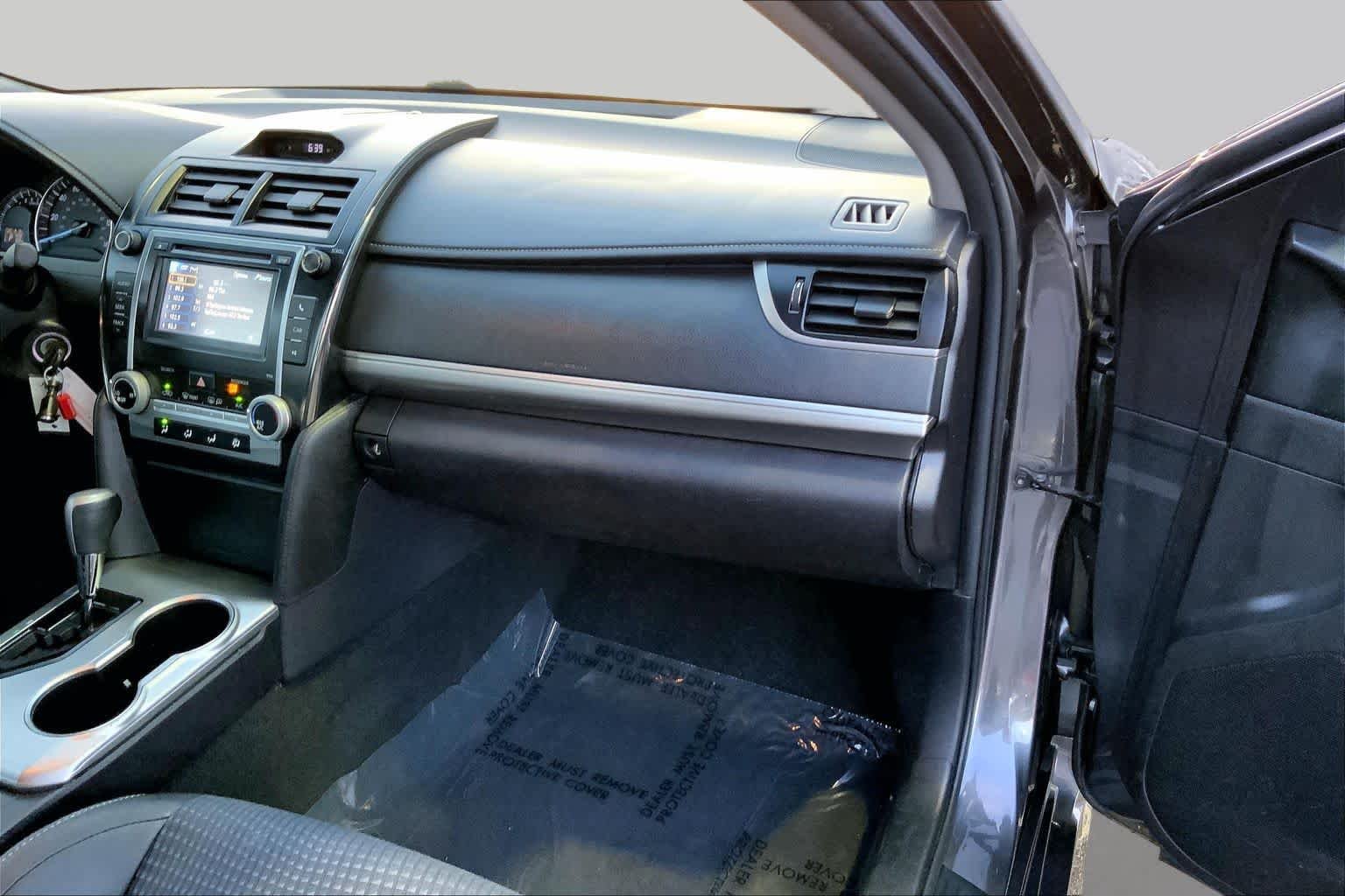 Used 2014 Magnetic Gray Metallic Toyota SE image 15