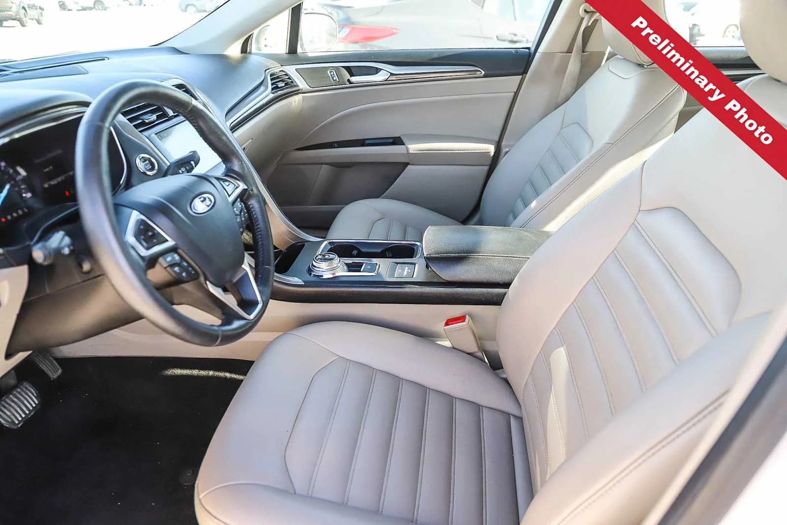 Used 2019 White Platinum Metallic Tri-Coat Ford SEL image 18