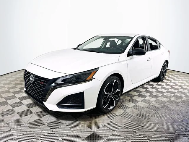 Certified Used 2024 White Nissan 2.5 SR image 7