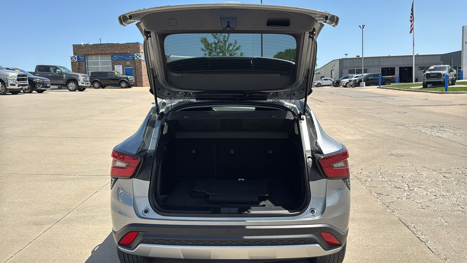 Used 2025 Gray Chevrolet LT image 13