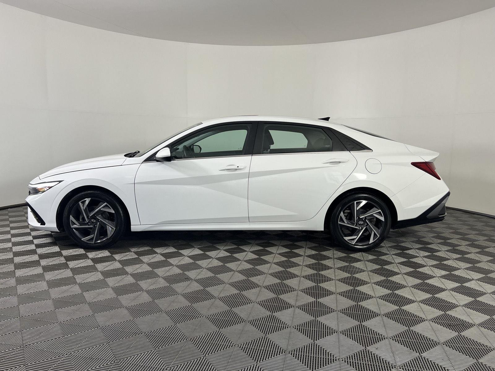 Used 2024 Serenity White Hyundai SEL image 29