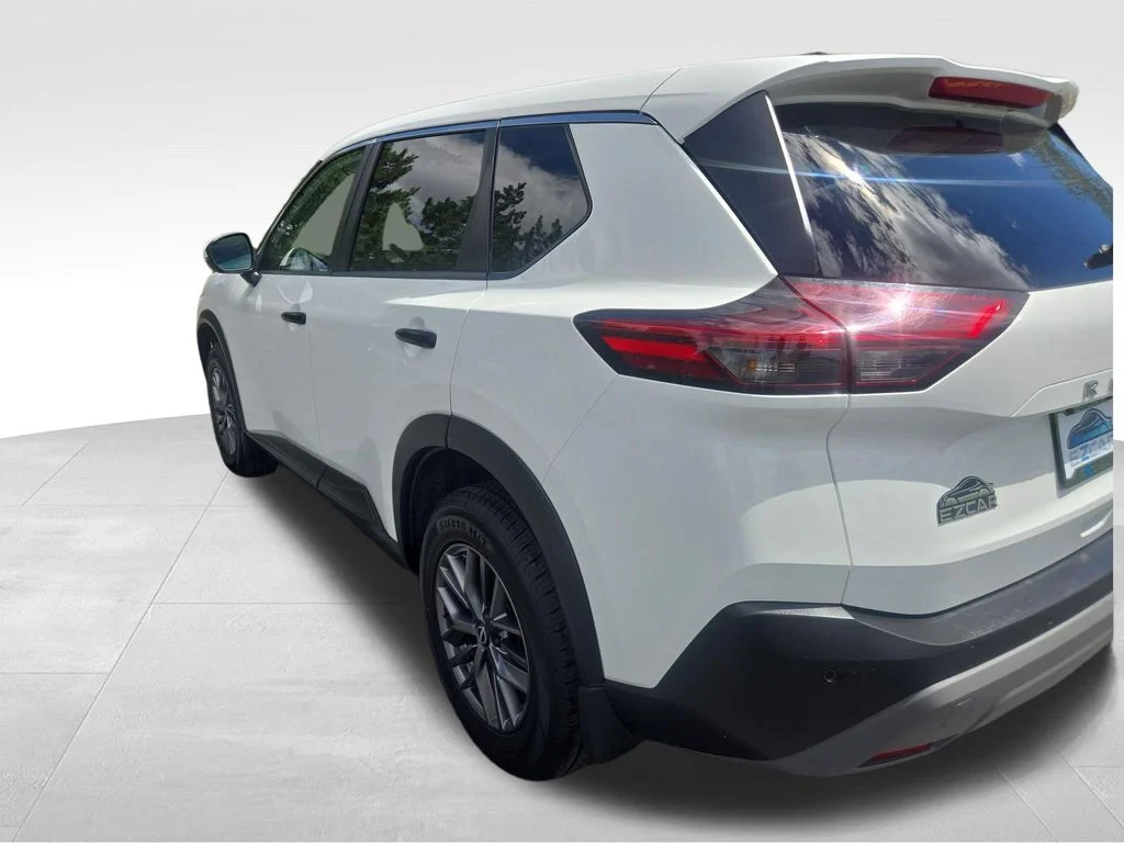 Used 2023 White Nissan S image 13