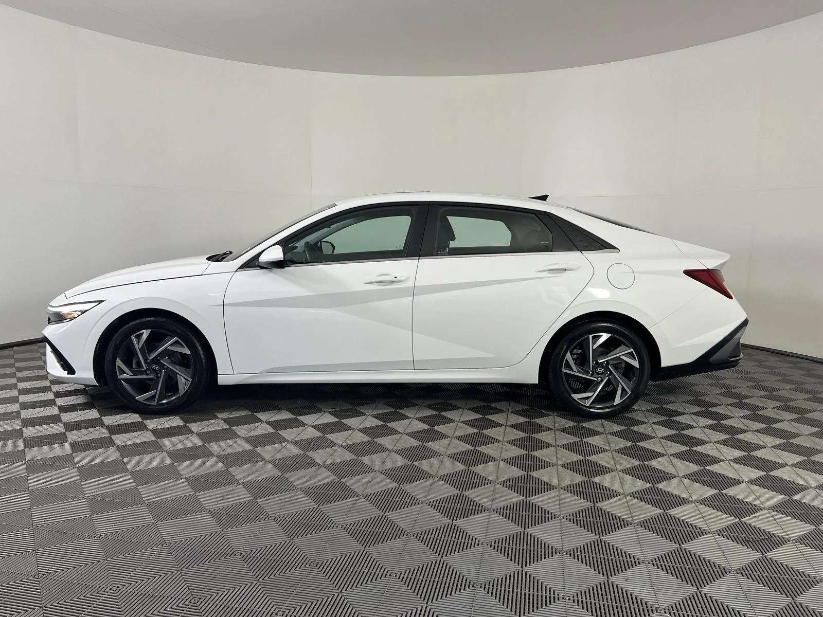 Used 2024 Serenity White Hyundai SEL image 29