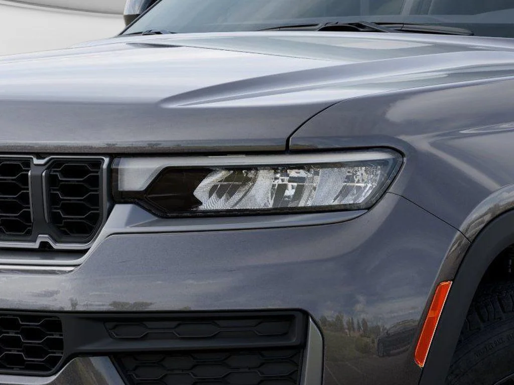 New 2026 Baltic Gray Metallic Clear-Coat Exterior Paint Jeep Altitude image 10