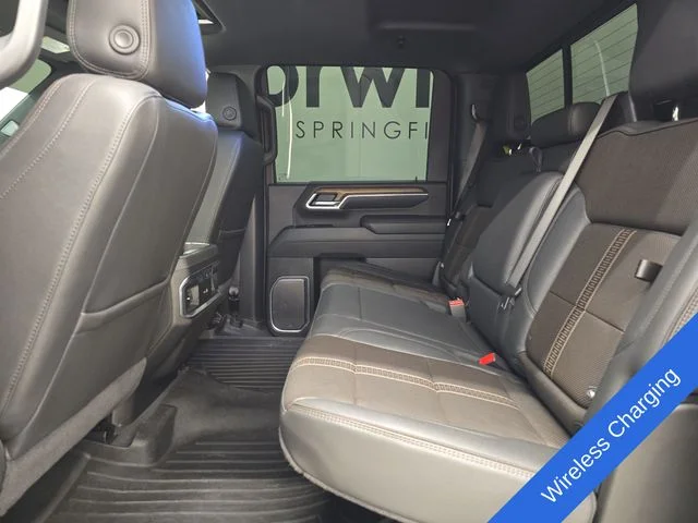 Used 2025 Summit White Chevrolet High Country image 21