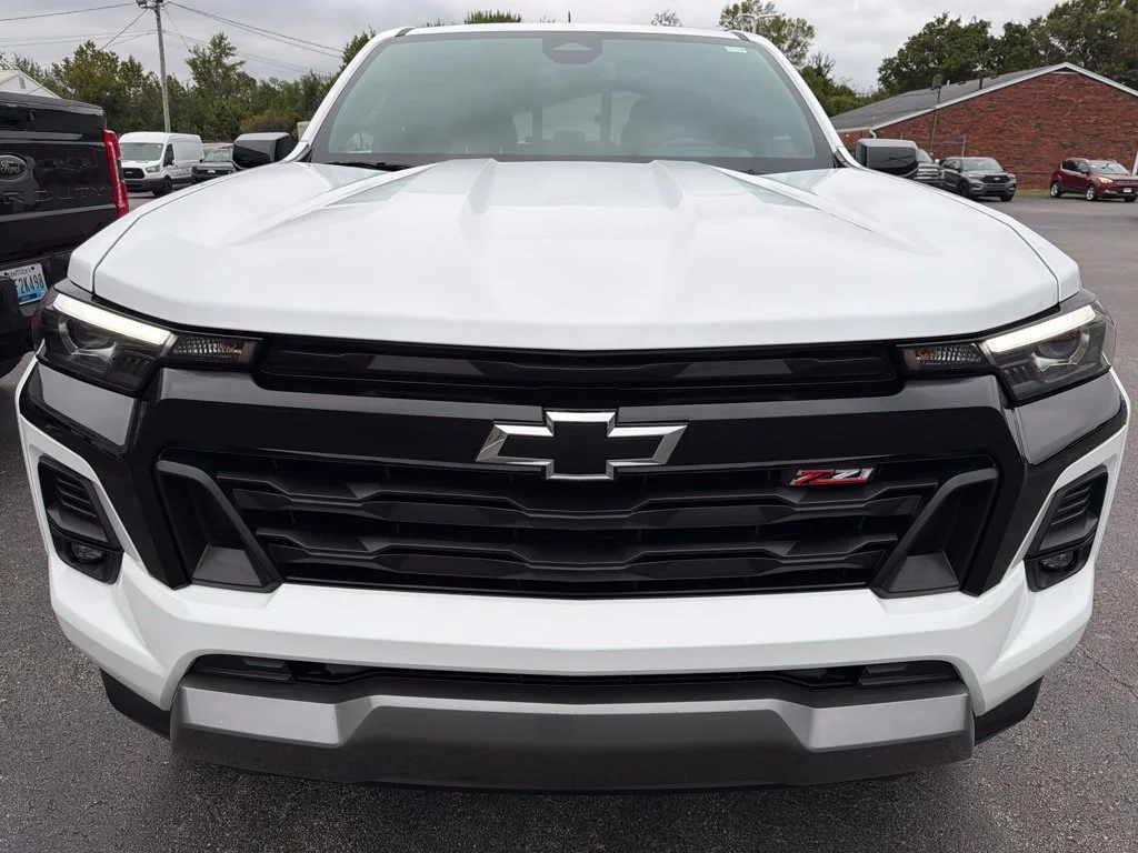 Used 2024 Summit White Chevrolet Z71 image 7