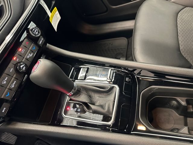 New 2026 Red Hot Pearlcoat Jeep Latitude image 30
