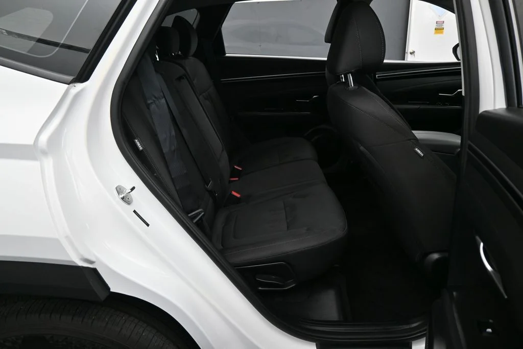 Used 2024 White Pearl Hyundai SE image 32