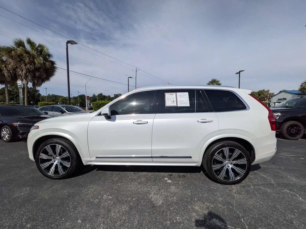 Used 2021 White Volvo T6 Inscription image 6