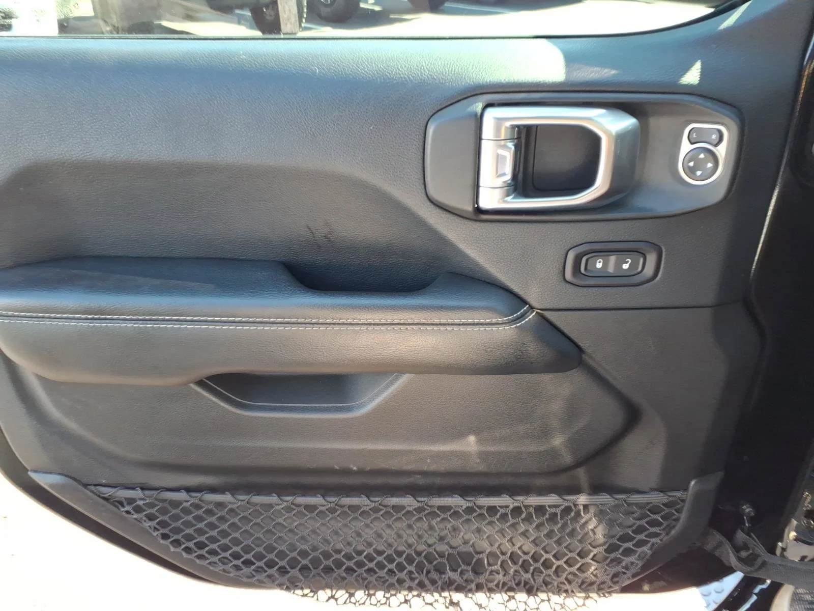 Used 2018 Black Clearcoat Jeep Sahara image 21