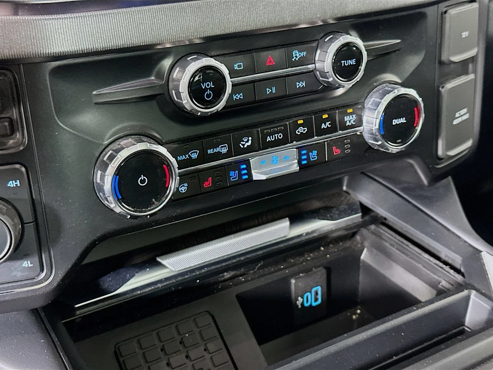 2025 Ford F-350 Super Duty Platinum - Photo 17