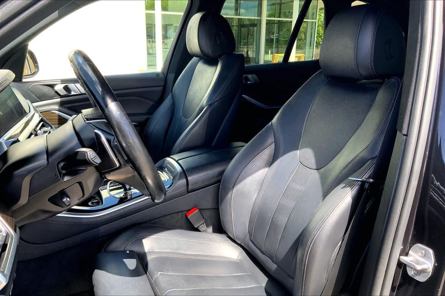 Used 2019 Black Sapphire Metallic BMW xDrive40i image 7