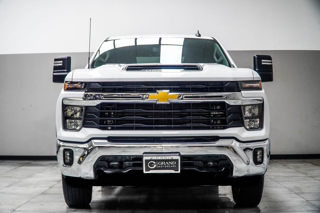 Used 2025 White Chevrolet LT image 7