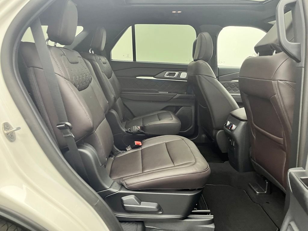 New 2026 White Ford Platinum image 37