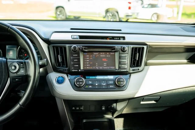 Used 2018 Magnetic Gray Metallic Toyota Hybrid XLE image 7