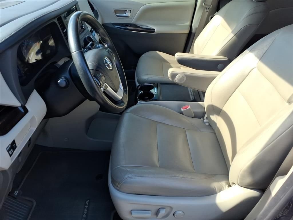 Used 2020 Beige Toyota XLE image 12