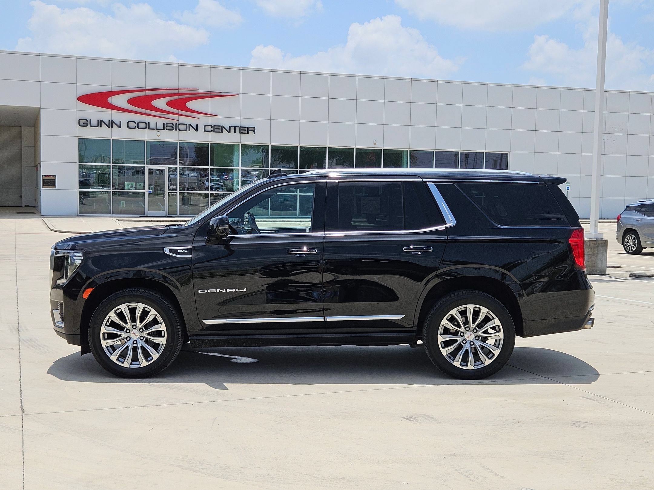 2022 GMC Yukon Denali - Photo 7