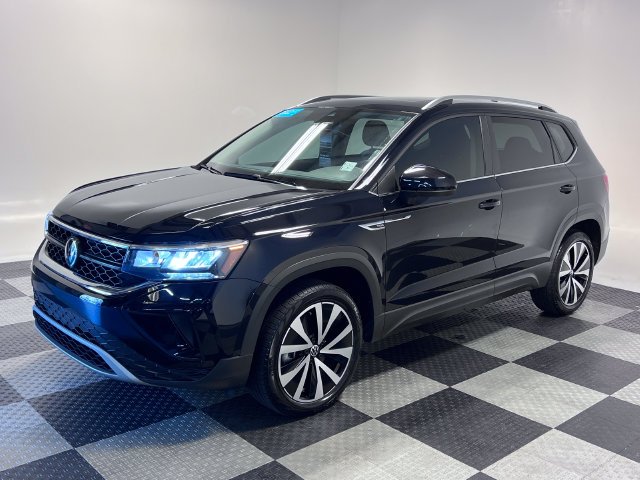2022 Taos 1.5T SE Black · photo 4