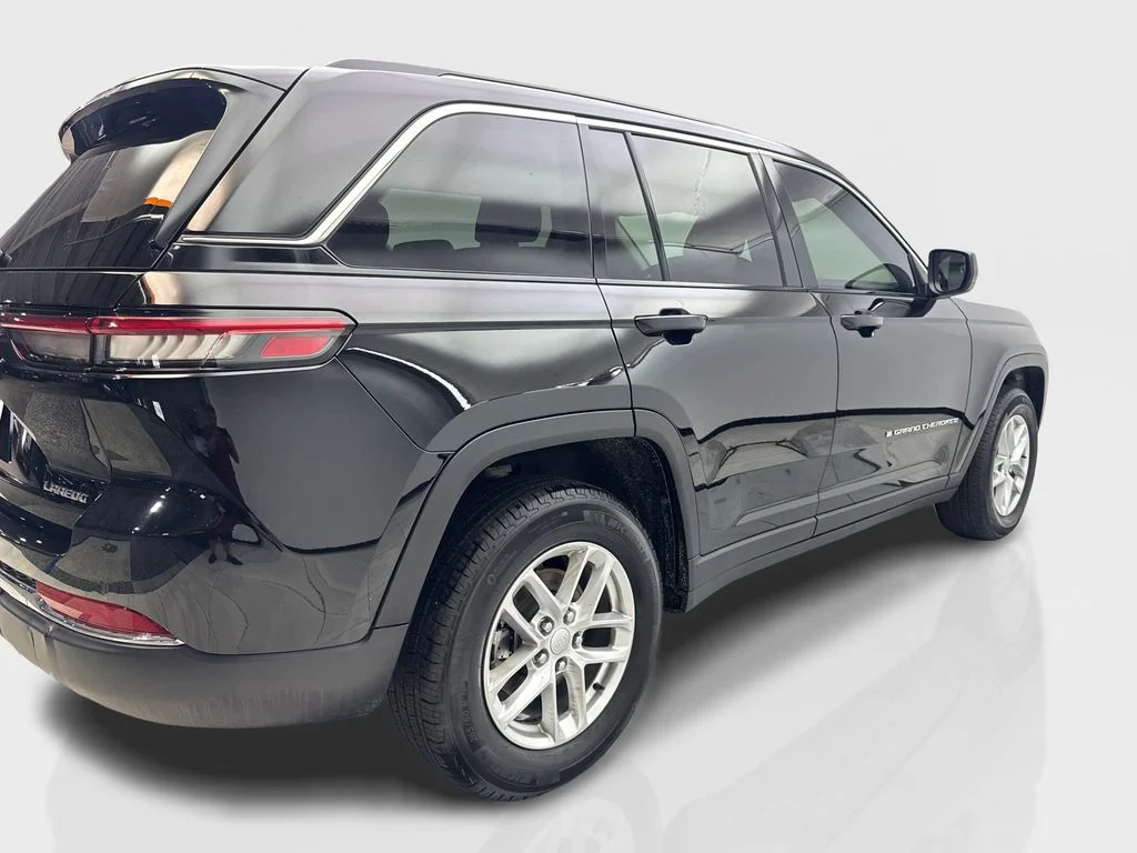Used 2024 Black Jeep Laredo image 13
