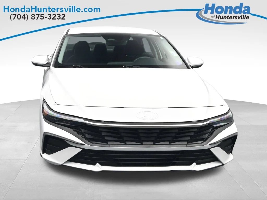 Used 2024 White Hyundai SE image 2