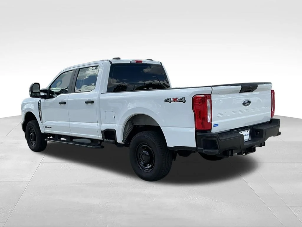 Used 2026 White Ford XL image 4