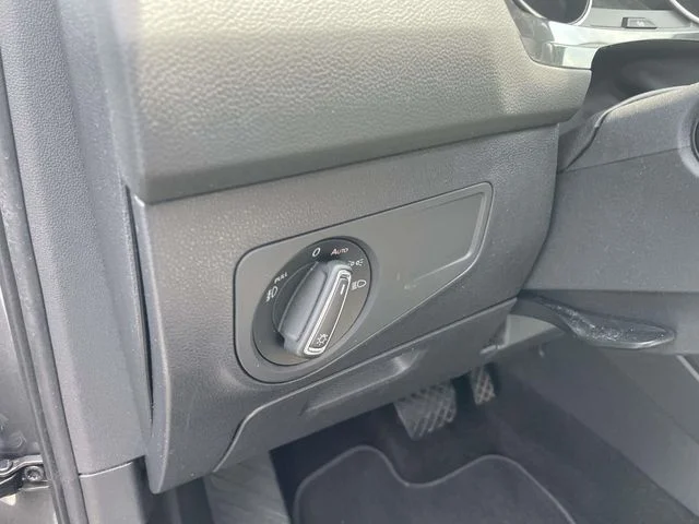 Used 2018 Gray Volkswagen 2.0T SEL image 23