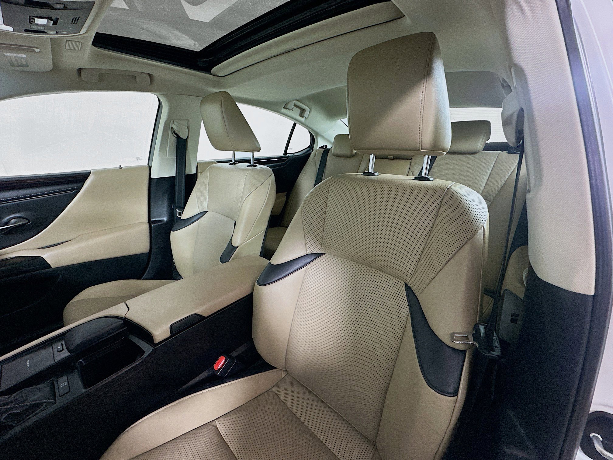 2019 Lexus ES 350 - Photo 20