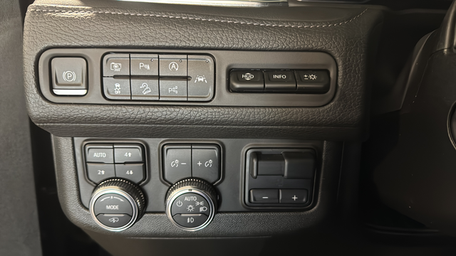 Used 2024 Onyx Black GMC Denali image 31