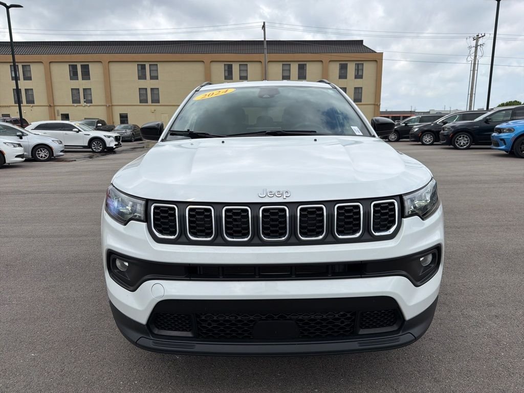 Used 2024 Jeep Compass Latitude Lux with VIN 3C4NJDFN7RT112517 for sale in Kansas City