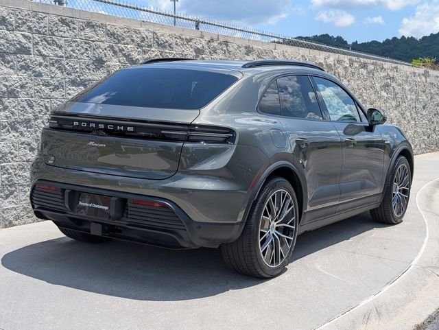 Used 2025 Green Porsche  image 7